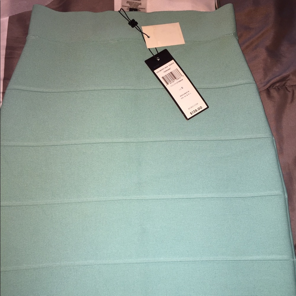Never worn still has tags - Picture 3 of 5